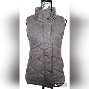 Athleta Quilted Sleeveless Puffer Vest in Heather Gray